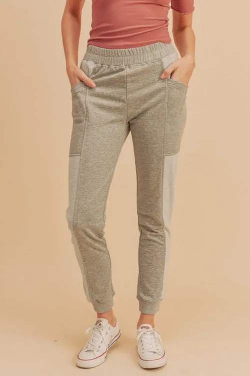 Aemi   Co Elastic Waist Joggers with Pockets